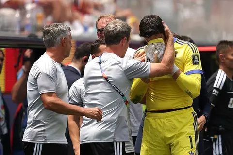 بالدموع.. خروج كورتوا من مباراة بلجيكا وإسبانيا في كأس العالم مصابًا